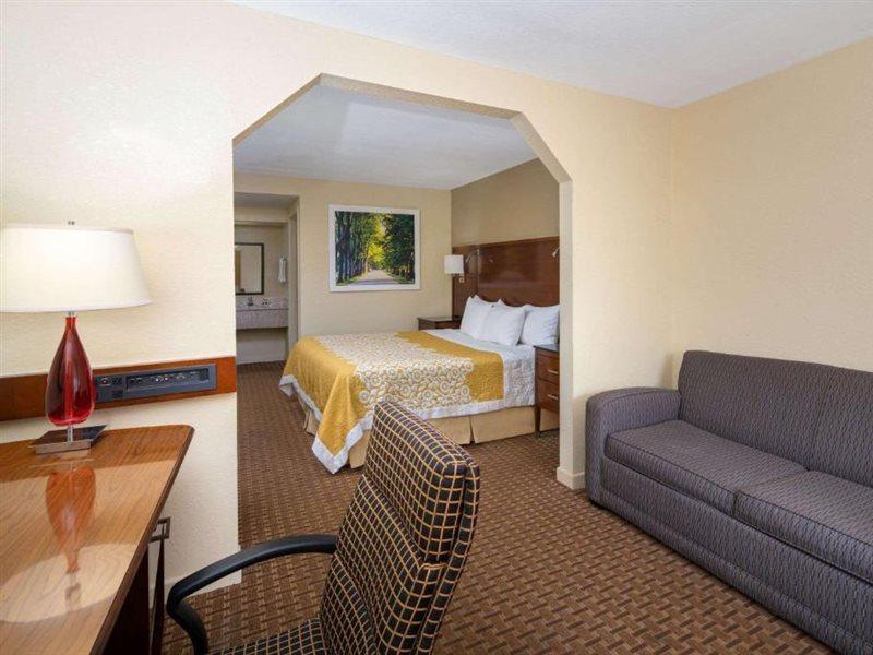 Days Inn By Wyndham Thomaston Exterior photo